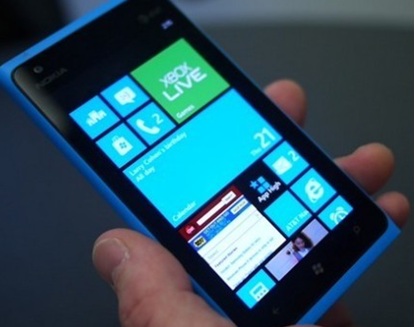 december 2012: W8phone..jpg